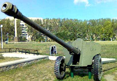 85 мм гармата Д-44 - Южноукраинск, мемориал, музей военной техники